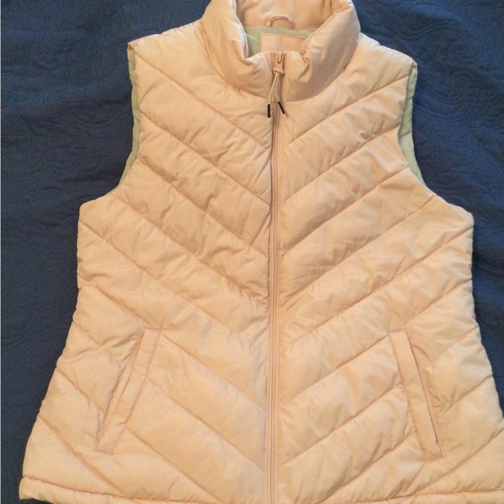 Gap Quilted Lightweight Vest in Peachy Pink, size XL